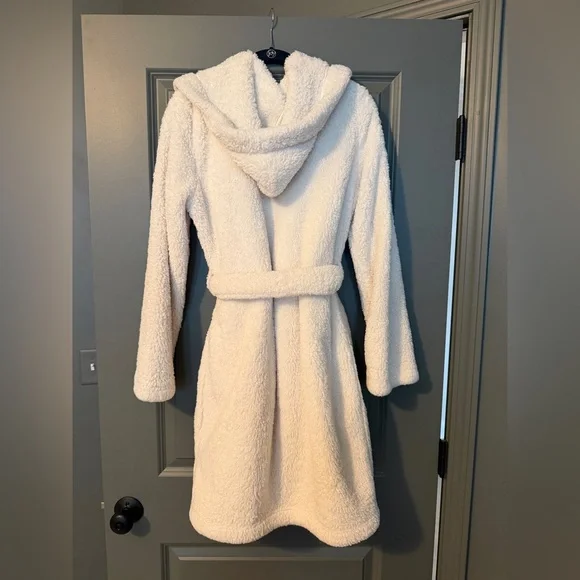 Ugg Robe - Picture 2 of 3
